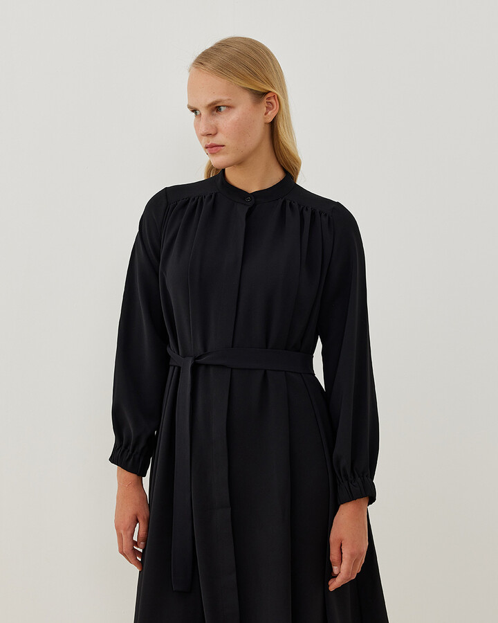 Krep Omuz Büzgülü Gizli Düğmeli Mila Elbise Siyah